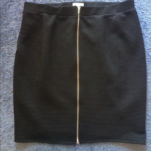 Zippered pencil skirt